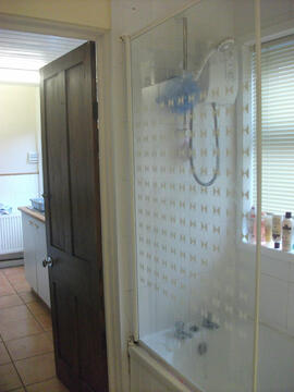 Bathroom, 75 Hubert Road 2